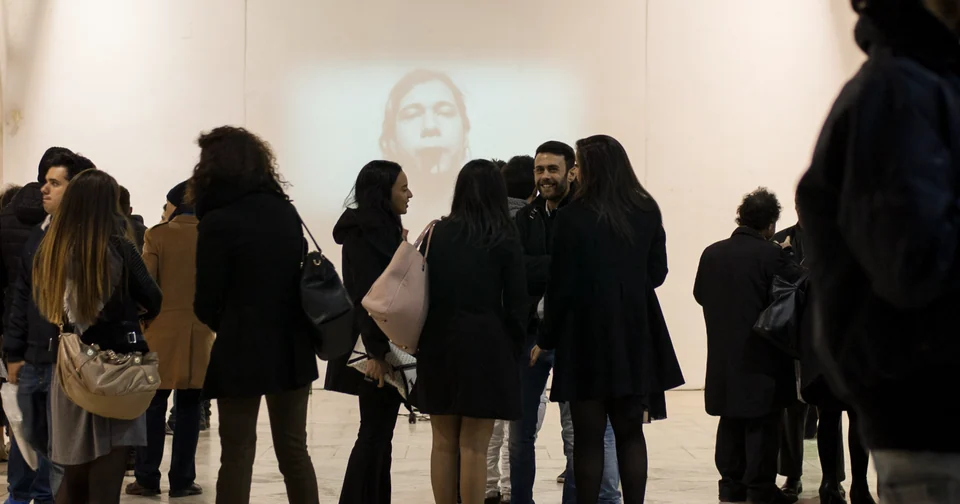 Artefatti multimodali. Sperimentazioni grafiche fattuali/attuali