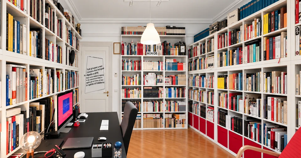 Il fondo librario nella biblioteca dello studio di Gianni Latino